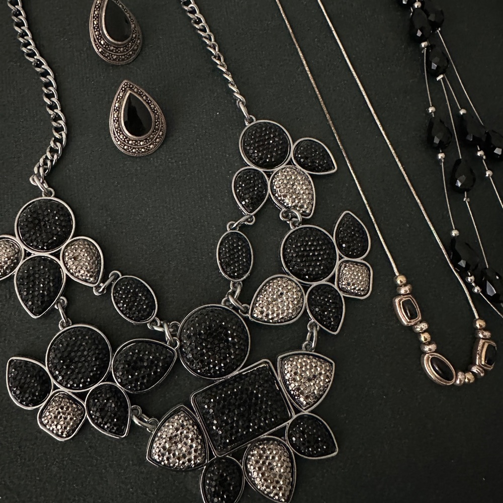 Chic Silver and Black Jewelry Set